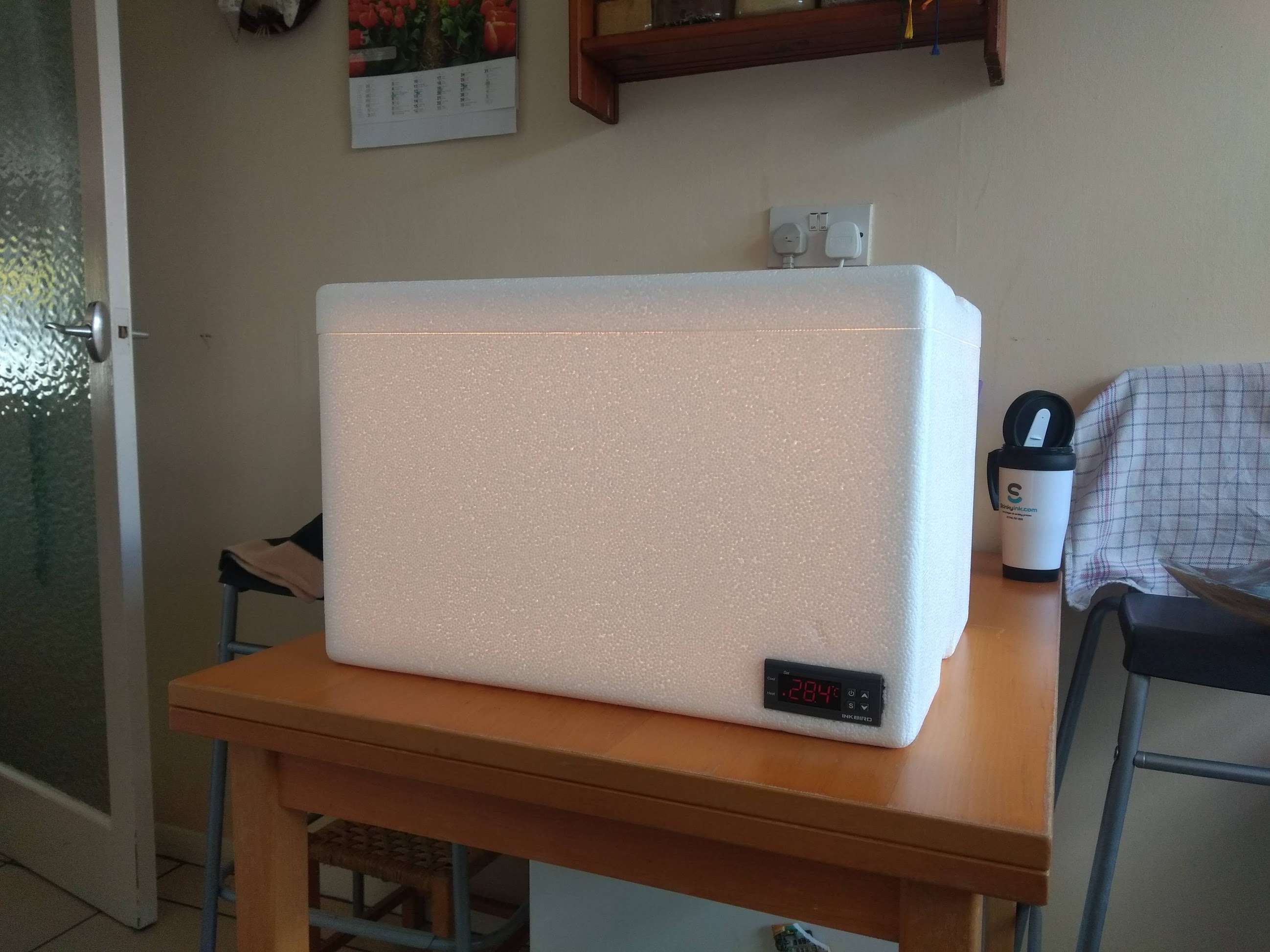 https://www.dmcmillan.co.uk/user/pages/03.blog/how-to-build-an-electric-bread-proofing-box/IMG_20210519_152540847.jpg